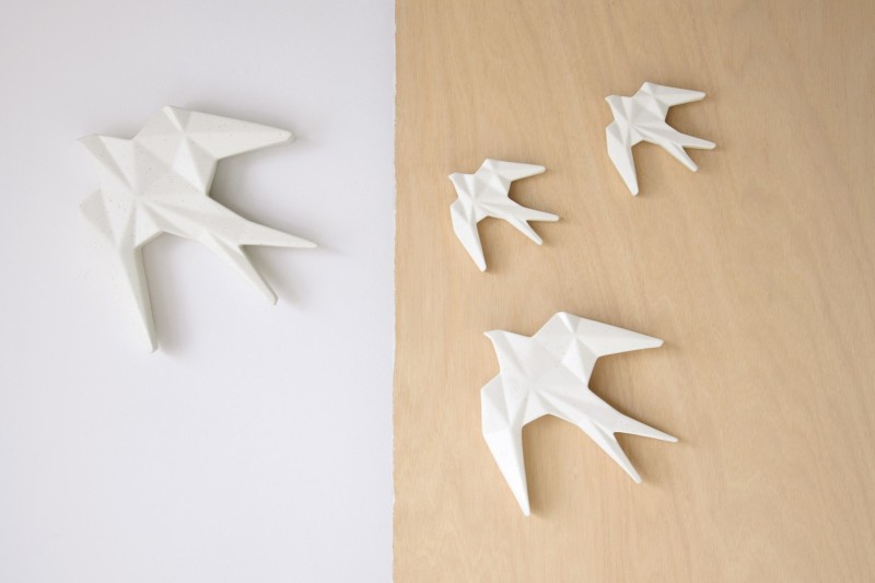COLLECTION HIRONDELLE BLANC SPECKLES. SCULPTURE MURALE EN CERAMIQUE MATE| VP Interiorismo